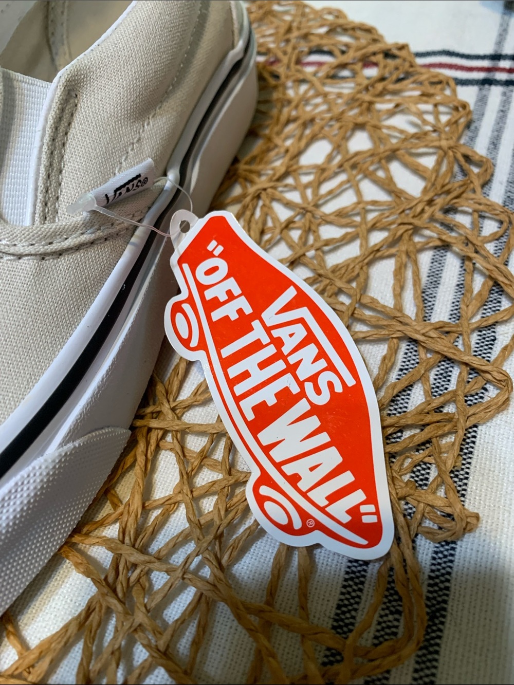 Vans Alice In Wonderland Slip On Canvas Shoe - Picture 2 of 10
